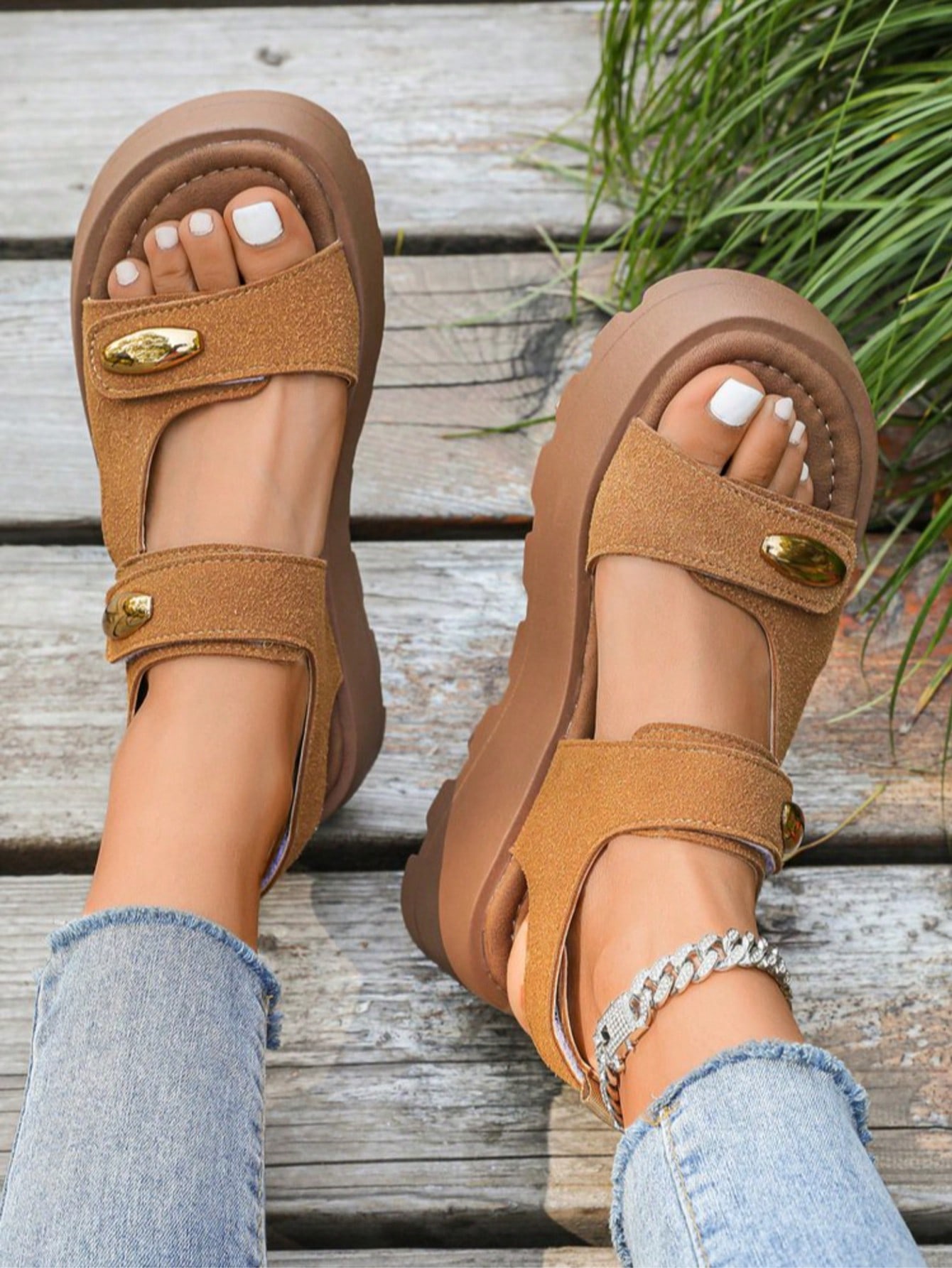 صنادل رياضية للنساء، صنادل نسائية جديدة للصيف بسُم...