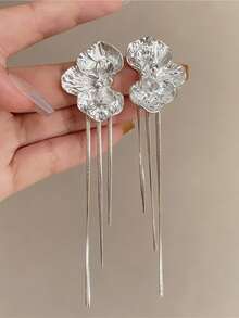 1 par de pendientes largos con flecos florales de metal de moda y llamativos para mujeres - perfectos para bailes de graduación, cenas, fiestas de moda y reuniones - Plateado - Ver 1