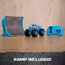 Monster Jam Megalodon Remote Control Monster Truck With Ramp 1:64 Scale - 1 - 查看 3