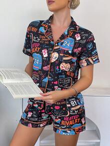 2 pièces Ensemble de pyjamas à rayures grises et blanches avec imprimé football, haut à col polo avec boutons et manches courtes, short à taille élastique. Tissu doux, respirant et absorbant l'humidité, convenant à toutes les saisons. Coupe décontractée et silhouette flatteuse, durable et antistatique. - Noir - Voir 7