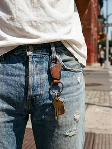 Llavero de coche de acero inoxidable y cuero - Llavero de aleación de metal duradero, disponible en marrón y negro - A - Ver 4