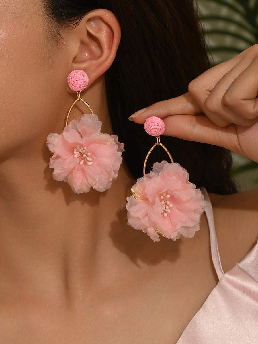 1 Pasang Anting Rumbai Bunga Kain Rafia Gaya Mori yang Manis dan Segar, Cocok untuk Liburan dan Pemakaian Sehari-hari Wanita - Berwarna merah muda - View 1