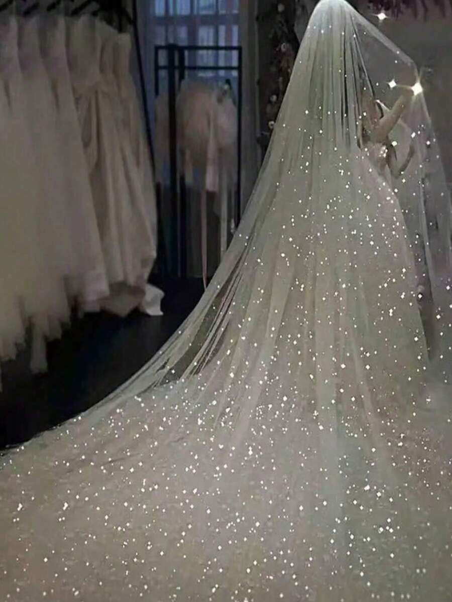 一件闪亮新娘头纱，配金属发梳，单层镀金闪耀新娘头饰，梦幻星空雪纺头纱，优雅奢华宫廷风婚纱，适合浪漫唯美的婚礼、盛大晚宴、摄影、角色扮演、华尔兹、仙女装扮、秋季写真拍摄、女士情人节配饰