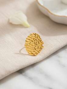 1枚简约心形圆盘戒指，纹理独特，适合日常佩戴和送礼，不锈钢材质，镀18K金。 - 金色 - 查看 7