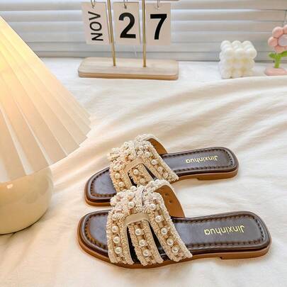 صندل شاطئ مسطح بتصميم أنيق، صنادل نسائية فرنسية مزينة باللؤلؤ موديل صيف 2026