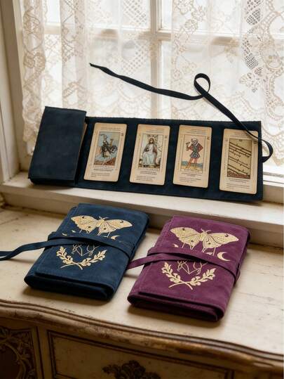 1 pieza Bolsa de almacenamiento de cartas de tarot de terciopelo, impresa con un patrón de mariposa y luna dorada, de dos tonos azul y morado, con cierre de cordón, cubierta protectora de tela suave, bolsa portátil, soporte para cartas, adecuada para almacenar cartas y artículos pequeños, soporte para cartas de tarot, protector de tela para cartas y artículos, regalo de Navidad, Acción de Gracias