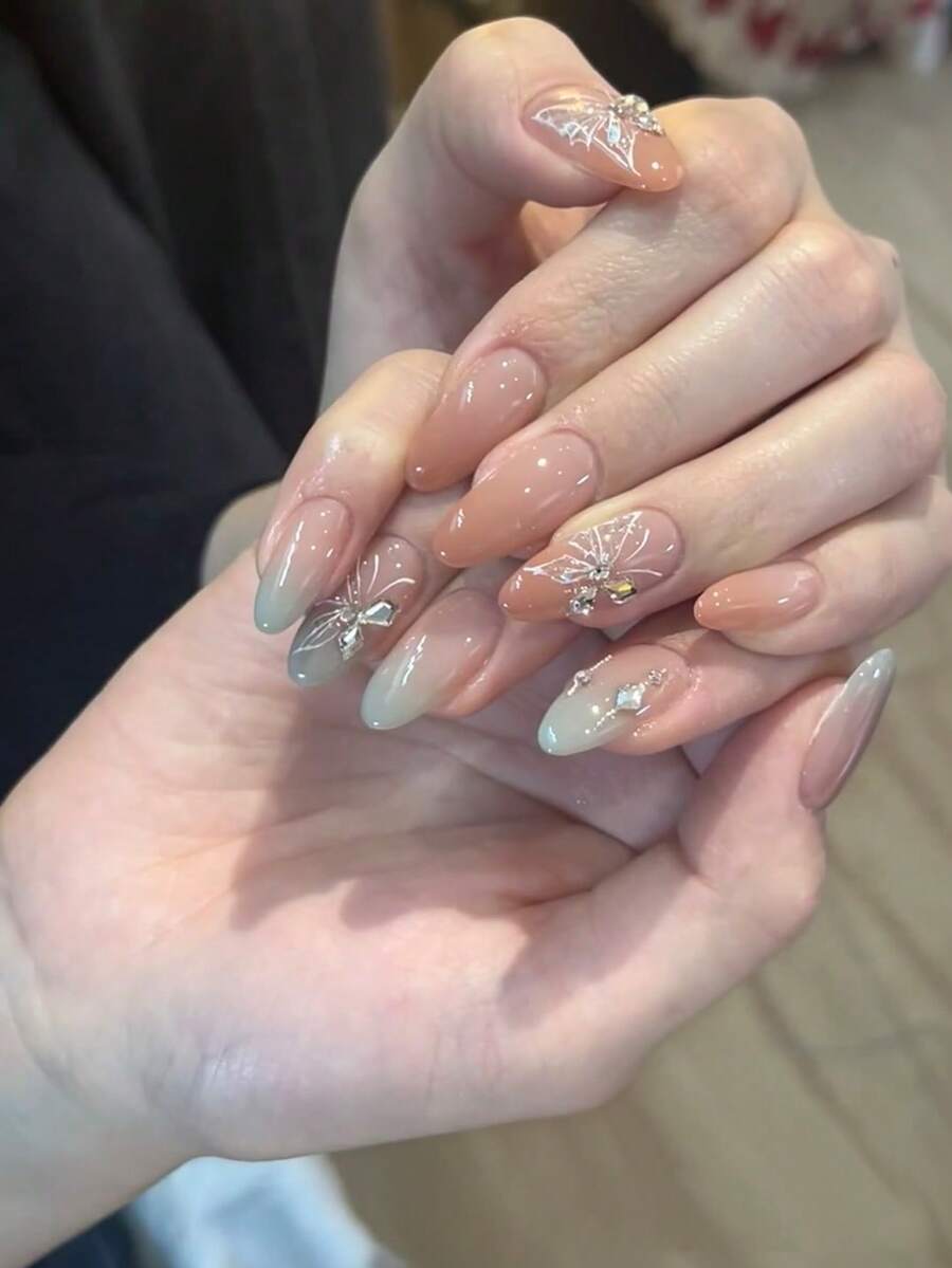 30片杏仁形美甲贴片/温柔飘逸的蝴蝶渐变美甲，清新精致，适合日常通勤、校园、轻度约会等各种场合。这是一款百搭持久的春季清新风格美甲。 - 彩色 - 查看 1