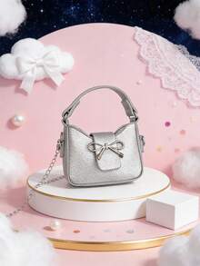 这款全新简约手提包饰有蝴蝶结，散发着休闲又不失精致的风格。肩带不可调节。这款小巧便捷的包袋非常适合日常出行、旅行和购物，可轻松收纳您的必需品。这款时尚百搭的包袋适合各种风格和场合，用途广泛。它也是馈赠亲友的绝佳礼物。 - 彩色 - 查看 7