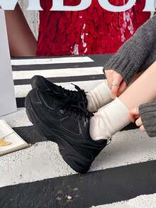 新款休闲运动鞋，学院风厚底运动鞋，男女通用圆头系带网布皮革拼接透气多功能印花涂鸦学院风户外徒步休闲通勤鞋，尺码偏小一码 - 黑色 - 查看 6