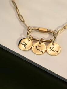 Personalisierte Namenskette für Frauen - Individualisierter Edelstahl Büroklammer Kette mit graviertem Anhänger - Muttertag, Familien- oder Paargeschenk - Minimalistischer Stil Goldschmuck - Goldgelb - Übersicht 4