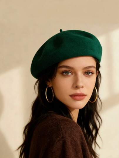 1 chiếc mũ beret cổ điển ấm áp màu trơn, mũ nghệ sĩ tối giản.