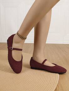 2026 Nuevos zapatos planos de estilo retro con puntera redonda y diseño de correa con hebilla, color rojo, cómodos y versátiles para uso casual y diario para mujeres - Burdeos - Ver 4