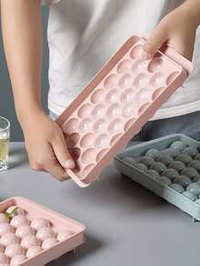 1 buah Cetakan Es Warna Pink, Cetakan Bola Es 33 Kotak dengan Tutup, Alat Pembuat Es Kulkas untuk Mendinginkan Minuman, Warna Acak - MultiWarna - View 7