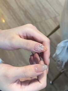 30片杏仁形美甲贴片/温柔飘逸的蝴蝶渐变美甲，清新精致，适合日常通勤、校园、轻度约会等各种场合。这是一款百搭持久的春季清新风格美甲。 - 彩色 - 查看 3