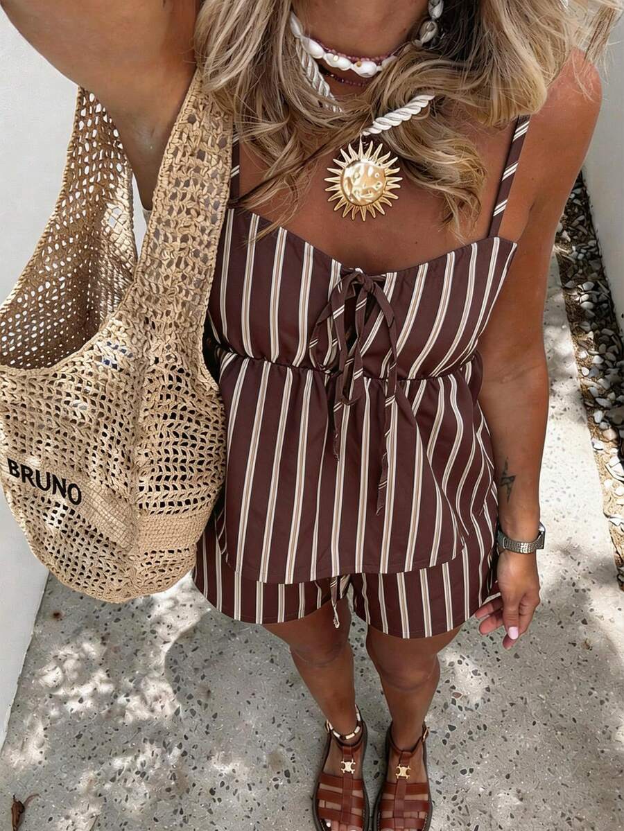Just Masa 女士夏季休闲度假撞色条纹两件套，可调节细肩带抽绳喇叭下摆吊带上衣和松紧腰抽绳短裤，适合海滩、旅行、约会、音乐节、日常穿着。 - 棕色 - 查看 1