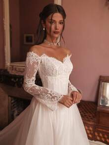 Whimsical Off-The-Shoulder Sweetheart Lace & Tulle A-Line Wedding Dress With Floor-Length Train, Wedding Dresses For Bride, Elegant And Comfortable, Includes Plus Sizes, Bridal Gown, Formal Dresses For Women, Suitable For Wedding, Party, After-Party Dress, Cocktail Party, Bride, Formal Occasions, Dinner Dress, Prom Dress, Birthday Party, Celebration, Gala, Festival, Ceremony, Graduation, Homecoming Dress, Vacation, White - trắng - Xem 2