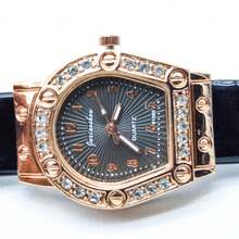 HYF-A84 Reloj Elegante para Mujer Estilo Vintage con Carátula Decorativa y Correa Cómoda Diseño Exclusivo y Detallado en Varios Colores Modernos Ideal para Cualquier Ocasión - **Cafetería - Ver 4