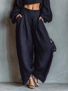 Bộ đồ đi nghỉ mát 2 món gồm áo croptop trễ vai tay cánh hoa màu đen và quần ống rộng. - màu đen - Xem 6