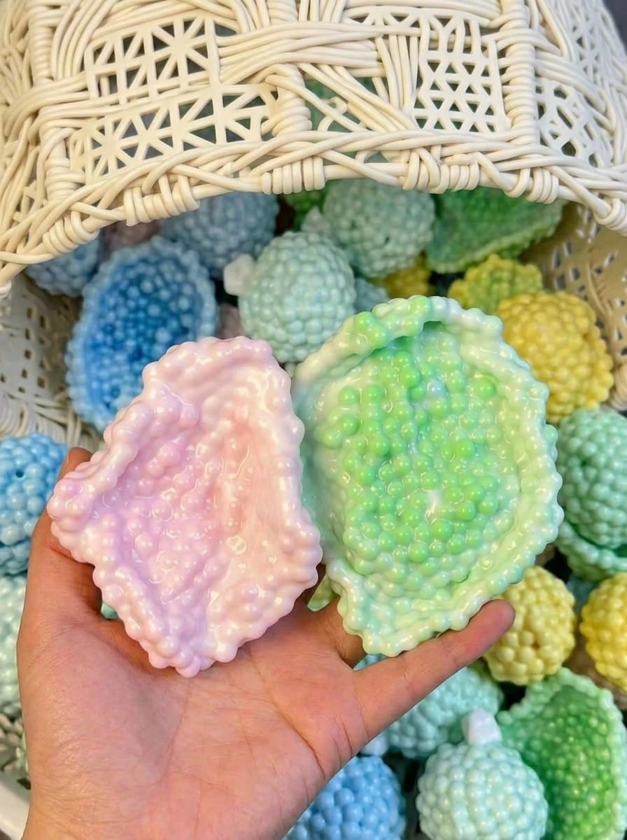 1 个全新有趣的手工制作可挤压绿球，非常适合制作创意玩具、全球家庭聚会、节日派对、开斋节、狂欢节、复活节，手工制作的绿色减压球带有爆珠 - ASMR 放松玩具