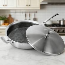 Chảo rán/chảo xào bằng thép không gỉ 30,48cm (12 inch) có nắp, nhiều lớp thép không gỉ giúp truyền nhiệt đều, bề mặt được đánh bóng, an toàn khi sử dụng trong máy rửa chén và lò nướng, tương thích với bếp từ và tất cả các loại bếp. - Xem 3