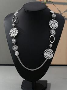 Collar largo versátil de moda europea y americana, con bola hueca retro y sexy, de estilo geométrico tridimensional bohemio brillante, cadena para suéter en color negro - Plateado - Ver 5