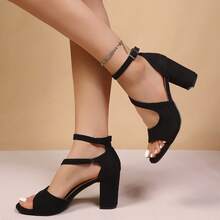 黑色麂皮粗跟凉鞋，单带露趾高跟鞋，简约麂皮粗跟凉鞋，露趾单带高跟鞋，交叉绑带露趾鞋，适合通勤/约会/晚宴/派对等场合。 - 黑色 - 查看 2