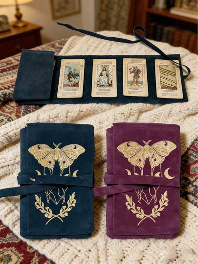 1 pieza Bolsa de almacenamiento de cartas de tarot de terciopelo, impresa con un patrón de mariposa y luna dorada, de dos tonos azul y morado, con cierre de cordón, cubierta protectora de tela suave, bolsa portátil, soporte para cartas, adecuada para almacenar cartas y artículos pequeños, soporte para cartas de tarot, protector de tela para cartas y artículos, regalo de Navidad, Acción de Gracias