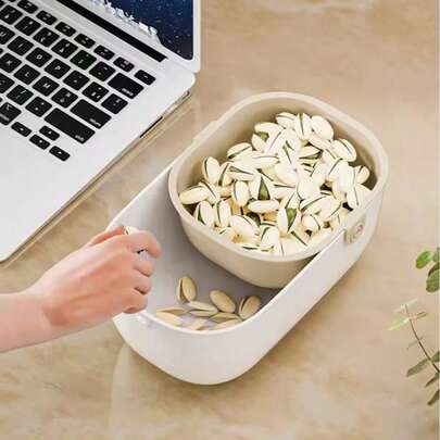 Hộp đựng đồ ăn nhẹ hai lớp này là giải pháp lưu trữ đồ ăn nhẹ tiện lợi cho những người hay ngồi gù lưng. Thích hợp để đựng hạt, đậu phộng, các loại hạt, v.v., dễ vệ sinh, phù hợp sử dụng tại nhà, văn phòng và khi đi dã ngoại. Một hộp đựng đồ ăn nhẹ không thể thiếu cho những người hay ngồi gù lưng!