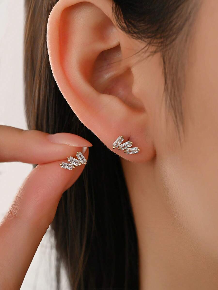 1 Đôi bông tai bạc S925 hình chữ nhật đính pha lê, thích hợp đeo đơn hoặc kết hợp với các loại khác. - Một cỡ - Xem 1