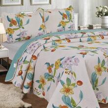 3-Piece Set: Double-Sided Queen Bedspread, Patchwork Quilt, Ultra Patch - ESSENCE - View 2