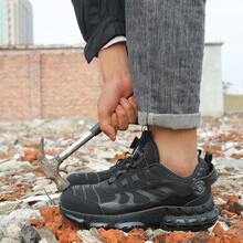 旋鈕鎖扣戶外工作鞋，黑色工地工作鞋，鋼頭鞋抗重物衝擊，中底隔絕尖銳硬物，全黑外觀擺脫安全鞋的笨重感，快速旋鈕鎖扣設計方便穿脫，透氣網布 + 緩衝氣墊提供舒適與支撐，無論是在碎石工地還是崎嶇地形，都能為您的雙腳提供全方位保護，讓您在工作時充滿自信，在街頭也顯得時尚 - 黑色 - 查看 7