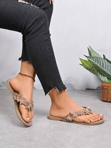 女士镶钻平底凉鞋，黑色镶钻凉鞋，豹纹镶钻凉鞋，镶钻沙滩拖鞋，适合派对、生日、聚会、送礼，春夏新款性感镶钻凉鞋，婚鞋，母亲节礼物，复活节礼物，时尚PU皮镶钻沙滩凉鞋，适合海滩、婚礼、派对、办公室、居家、健身房等场合。 - 棕色 - 查看 4