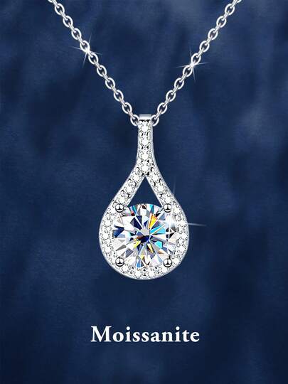 1件奢华925纯银1克拉6.5毫米莫桑石吊坠项链，适合女性日常佩戴、婚礼、万圣节、情人节等场合，闪亮珠宝，是送给她的精美礼物。