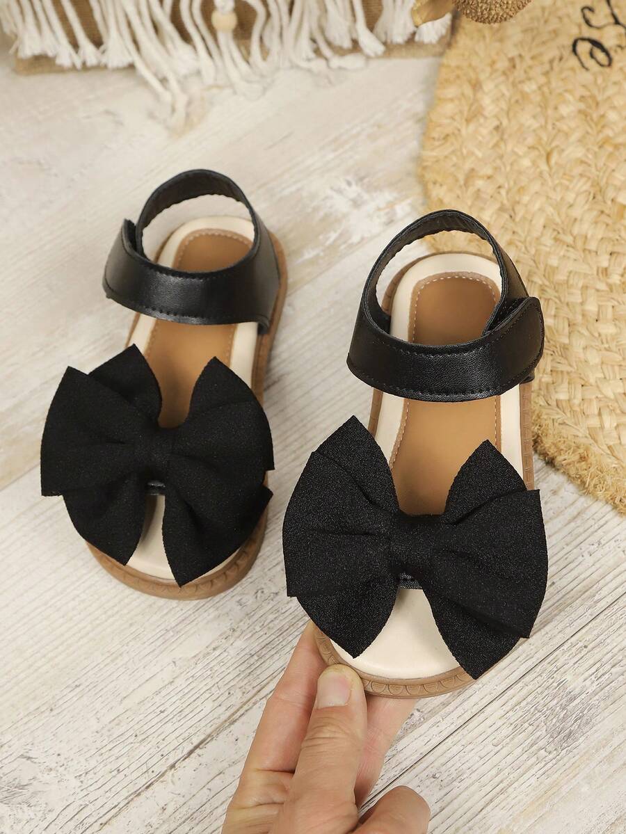 1 Pair Girls' Black Flat Sandals, Soft Leather, Butterfly & Flower Decor, Adjustable Strap, Round Toe, Non-Slip Soft Sole, Fashion & Cute Princess Style, Suitable For 3-15 Years Old Girls, Daily, Beach, School, Spring/Summer 2026 - Black - View 1