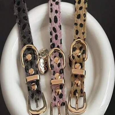 精致奢华的哥特式豹纹宠物项圈，优雅复古的高品质设计师宠物配饰。