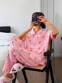 Dreamivo Set de pijamale roz cu imprimeu dulce și funde, cardigan cu guler, mânecă scurtă + pantaloni cu croi larg, material moale, pijama de casă feminină, poate fi purtată în aer liber, 2 bucăți - Roz - Vizualizare 4