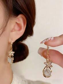 1 Đôi bông tai đá Zirconia hình hoa và mắt mèo, mạ vàng điện phân, dành cho nữ, kiểu dáng thanh lịch, đa năng, cao cấp, bông tai dáng dài hình hoa và mắt mèo. - Vàng - Xem 2