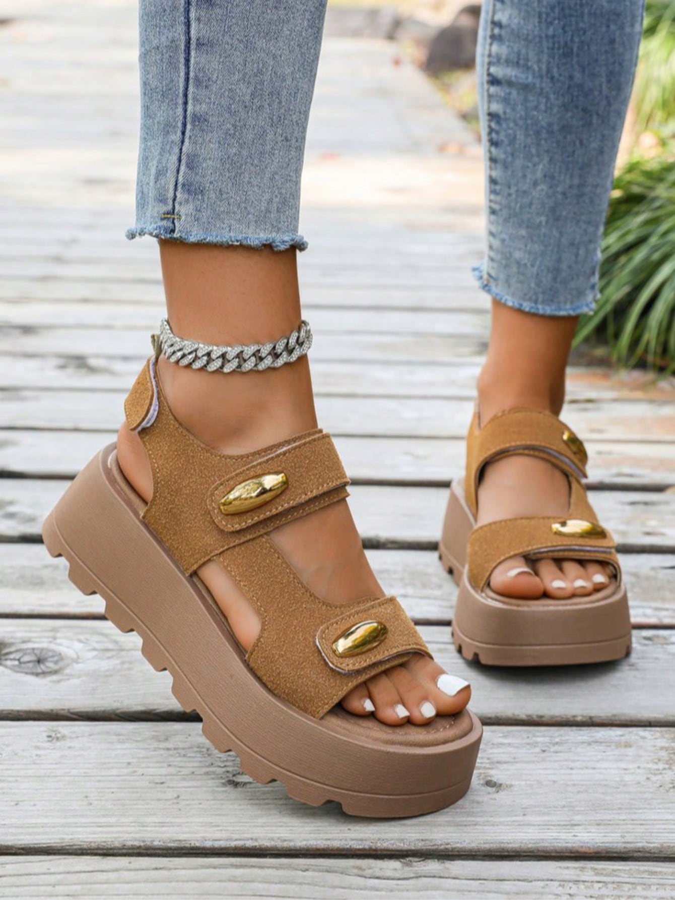 صنادل رياضية للنساء، صنادل نسائية جديدة للصيف بسُم...