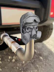 YAIUZGOO Cubierta de enganche de remolque del apocalipsis zombi gótico - Diseño interesante de máscara de gas y casco, se ajusta a remolques, camiones, motocicletas - Bola de acoplamiento resistente con accesorios de estilo de calavera, superficie texturizada, accesorio automotriz, regalo - A - Ver 7
