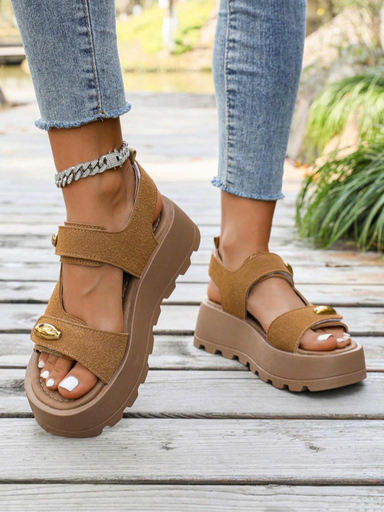 صنادل رياضية للنساء، صنادل نسائية جديدة للصيف بسُم...