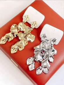 A Pair Of Petal Pendant Baroque Style Earrings - Gold - View 3