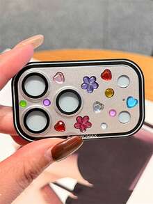 Protector de lente de cámara con cristal templado mate, armadura y pegatinas de flores de corazón con rhinestones de colores estilo Y2K, compatible con iPhone 17ProMax 17Pro. Cubierta trasera de cámara de metal y cristal templado de lujo, película protectora dura y linda para proteger la lente de la cámara - Plateado - Ver 2