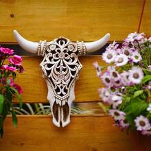 1件树脂复古牛头挂饰 - 空心雕刻牛头骨墙饰配件，室内/室外农舍风格墙面装饰工艺品 - 白灰 - 查看 2