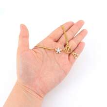 1件新款经典字母花朵吊坠心形T形扣金色不锈钢人字纹链项链，女士款 - 金黃色 - 查看 3