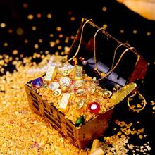 Bộ rương kho báu thu nhỏ cao cấp này bao gồm nhiều loại ngọc trai và đá quý mô phỏng thu nhỏ, một rương kho báu phiêu lưu dưới nước kiểu nhà búp bê có bản đồ, và những đồng tiền vàng mô phỏng chân thực. Đây là món quà hoàn hảo cho những người đam mê mô hình thu nhỏ và là bộ dụng cụ chụp ảnh lính thu nhỏ. - Một cỡ - Xem 2