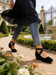 Crisscross Strap Low Wedge Heels, Versatile And Never Go Wrong For Daily Outfits - Black - View 3