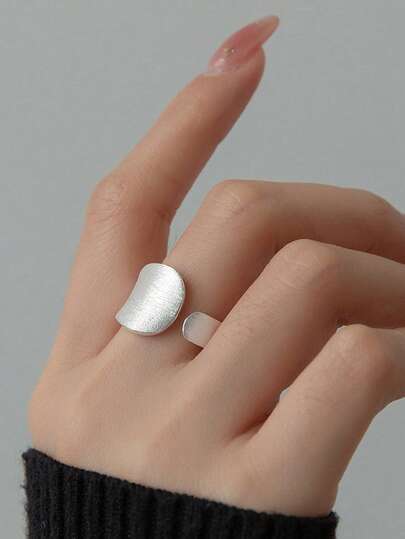 1 anillo de estilo japonés y coreano minimalista con acabado cepillado y diseño con nicho, de temperamento amplio y versátil, y un accesorio de anillo-pulsera de boca abierta