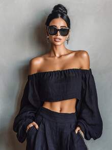 Bộ đồ đi nghỉ mát 2 món gồm áo croptop trễ vai tay cánh hoa màu đen và quần ống rộng. - màu đen - Xem 5