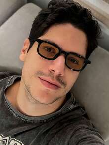 1 gọng kính hình chữ nhật bằng polycarbonate dành cho nam, kiểu dáng tối giản, độc đáo, năng động, phù hợp với phong cách thường ngày, du lịch, nghỉ dưỡng. Kèm hộp đựng kính. - Nhiều màu - Xem 14