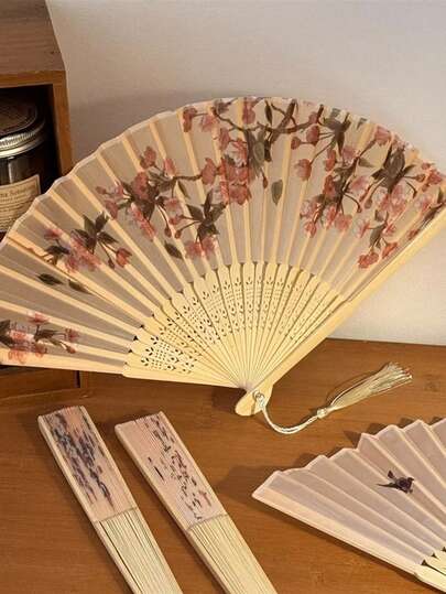 Quạt xếp sang trọng Trung Quốc, Quạt váy cưới, Đạo cụ biểu diễn múa, Quạt xếp lụa cổ điển Trung Quốc, Quà tặng thủ công Nhật Bản, Trang trí nhà cửa, Quạt cầm tay múa, Quạt trang trí phòng thủ công, Quạt hoa văn bướm lấp lánh, Đồ thủ công, Lễ tốt nghiệp, Chúc mừng tốt nghiệp, Vật dụng cần thiết khi đi du lịch leo núi, Dụng cụ cầm tay, Vật dụng cần thiết mùa hè, Đồ dùng xách tay mùa hè